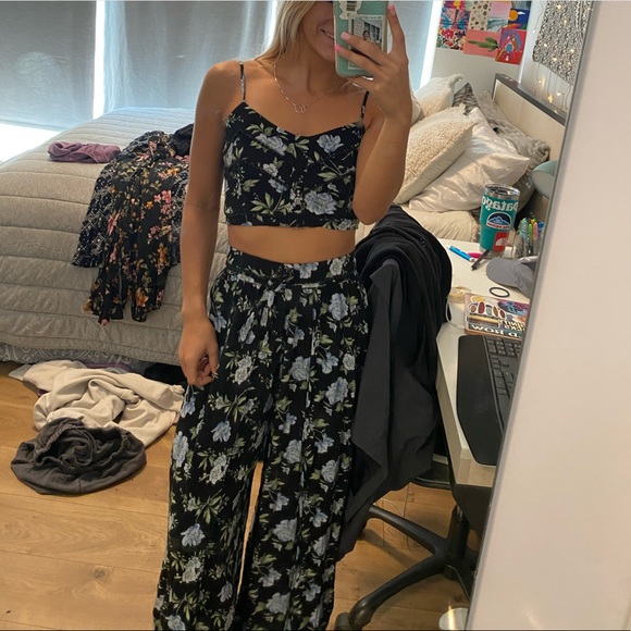 AE 2 piece outfit! - Picture 3 of 3